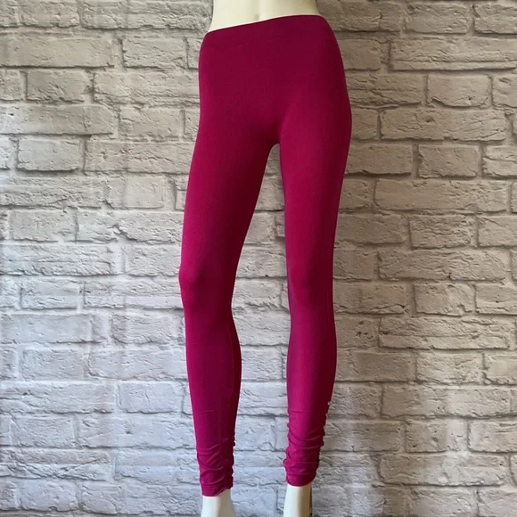 NWOT Magenta Pink Seamless Embellished Shirred Ankle Leggings OSFA - Picture 3 of 9